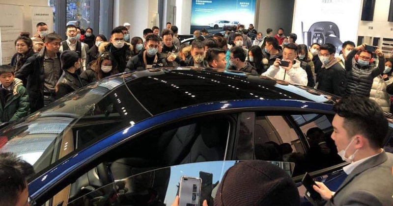 Tesla Model Y 在中國大賣，人氣爆棚擠爆各地特斯拉體驗店