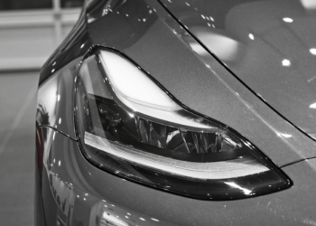 Tesla Model Y 價格以外還有驚喜？ 中國版實拍看更多細節