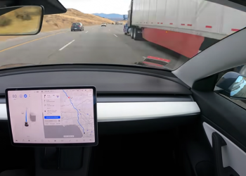 全程都用 FSD 全自動駕駛！國外特斯拉車主從舊金山開到洛杉磯，距離達 640 公里 - 電腦王阿達