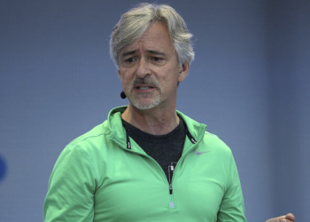 「Tesla 根本不是對手」Waymo CEO 在自動駕駛領域展開嗆聲