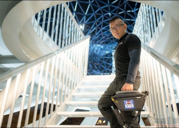 DIVOOM Pixoo LED發光像素單肩包：可自己換圖案、文字，絕對獨一無二！ - 電腦王阿達