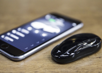 更安全！特斯拉 UWB 超寬頻車鑰匙將成防堵偷竊關鍵？