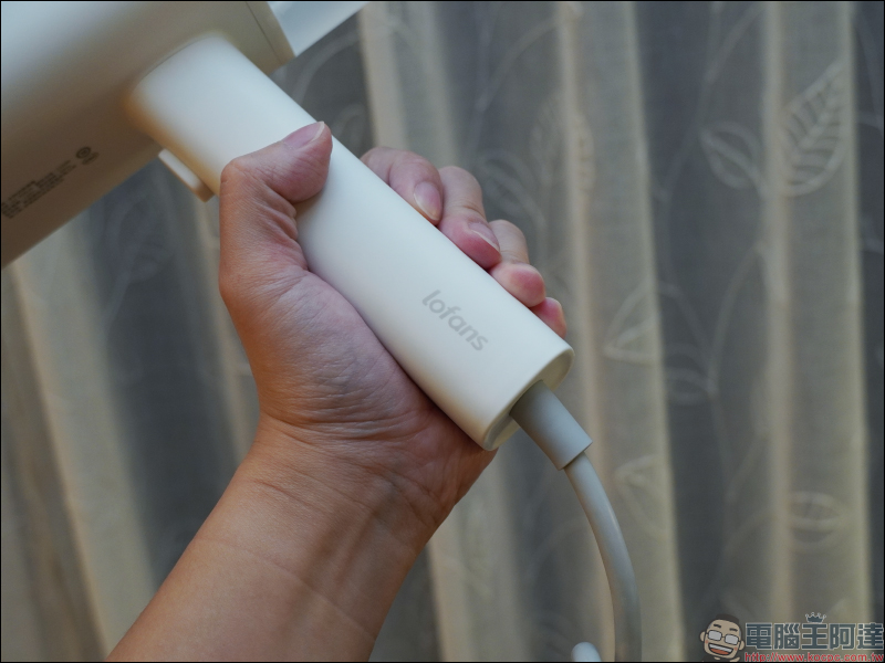 Lofans 手持式掛燙機 GT306LW 開箱：輕巧好收納、隨手燙衣超方便！ - 電腦王阿達