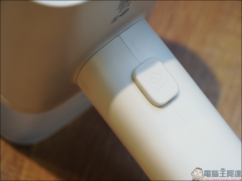 Lofans 手持式掛燙機 GT306LW 開箱：輕巧好收納、隨手燙衣超方便！ - 電腦王阿達