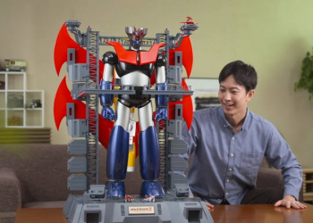 「鐵之城 無敵鐵金剛」附錄雜誌 購買100期就能組成噴煙發光的「無敵鐵金剛」