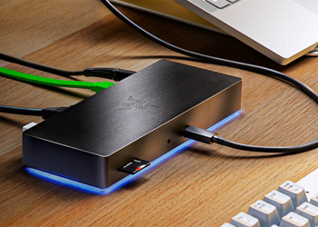 Razer 連 Thunderbolt 4 集線器也能走「電競風」（你懂得）