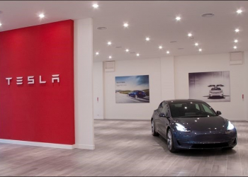 特斯拉 Model 3 白色內裝版本，即日起於全台體驗店開放鑑賞