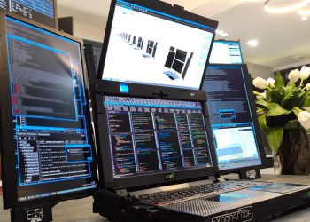 國外廠商開發配備 7 個螢幕的筆電，如果不太重的話就是多工逸品了