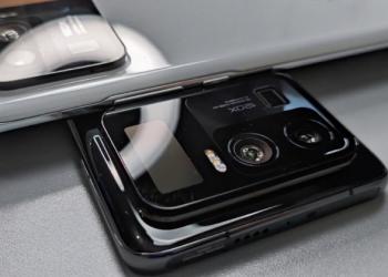 小米11 Ultra 實機動手玩影片流出！配備 120x 變焦相機和副螢幕