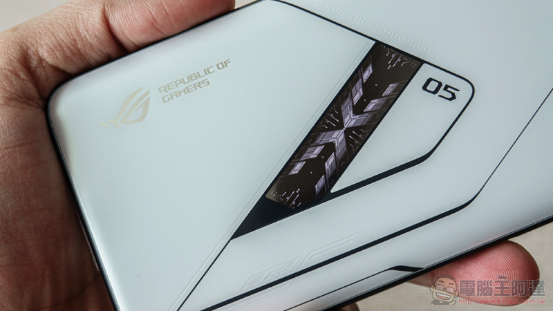 電競機皇 ROG Phone 5 Ultimate 預購正式啟動，大禮包＋免費宅配讓你居家防疫也能爽爽開箱 - 電腦王阿達