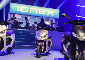 光陽 ionex 性能換電車 S7 與 S7R 登場，給 Gogoro 不只一點好看
