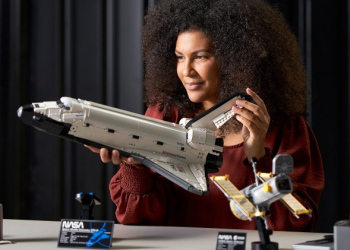 NASA 與樂高合作推出發現號太空梭套組，內附哈伯天文望遠鏡並且零件超級多 - 電腦王阿達