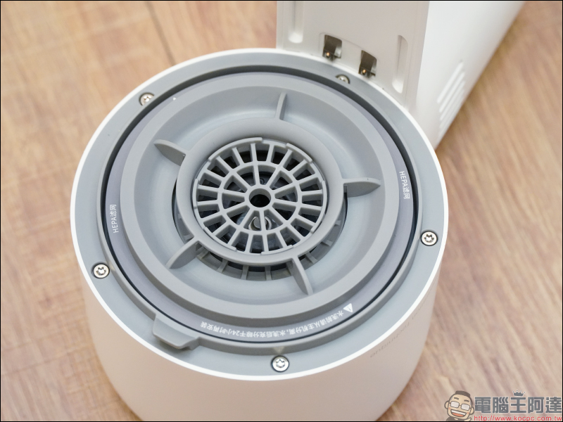 Dreame 追覓 T10 無線吸塵器開箱動手玩｜120AW 強勁吸力、60 分鐘持久續航、可替換電池組、一鍵持續清潔、 0.6L 大容量 - 電腦王阿達