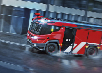 全球首款電動消防車 Rosenbauer RT 在美啟動實測，用到沒電也不怕（影片）
