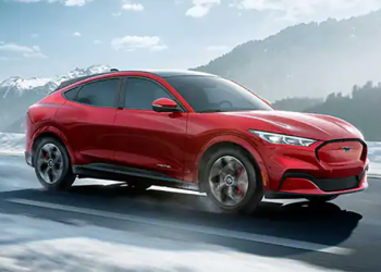 該繳的學費逃不掉，福特電野馬因小電池充電 Bug 變身巨大電子磚塊