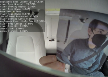 Tesla 車內監控系統被大神把玩了一番，居然會偵測「滑手機」（影片）