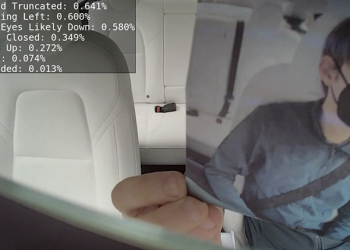 Tesla 車內監控系統被大神把玩了一番，居然會偵測「滑手機」（影片）