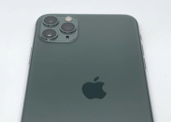 「極度罕見」！蘋果 Logo 長歪了的 iPhone 11 Pro ，以約新台幣 7.6 萬元高價售出