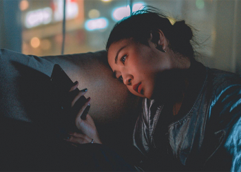 科技豆知識：手機、平板上的「夜間模式」真的能不影響睡眠嗎？