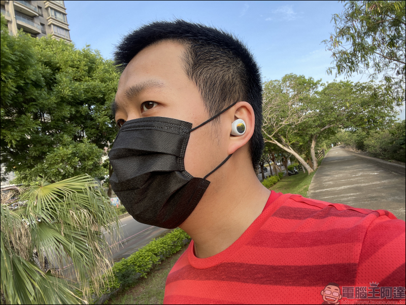 realme Buds Air 2 Neo 開箱、動手玩｜敢越級再延續，同價位首款主動降噪真無線藍牙耳機！通透模式通勤更安全（同場加映：realme Buds Air 2 外觀比較） - 電腦王阿達