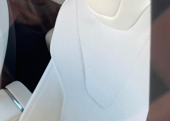 特斯拉新款 Model S 與 Model X 新版座椅曝光！傳有望搭載全新專利的液冷降溫、加熱系統