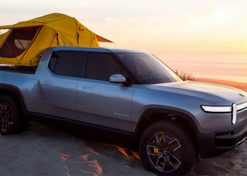 Rivian R1T 電動貨卡拼細節決勝：內建空壓機（！）與隱藏冰箱空間