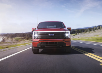 曾被特斯拉針對的福特 F-150 貨卡推出 Lightning 電動版本