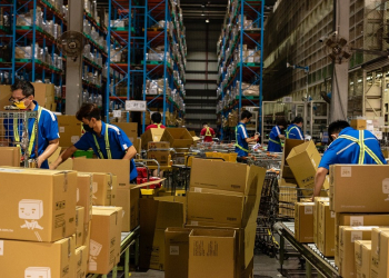 PChome 24h購物、momo購物 配合疫情調整配送作業 將暫停貨到付款等服務