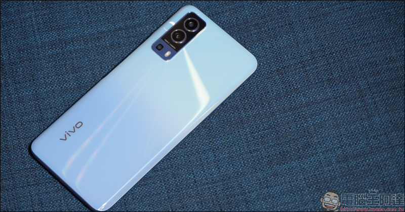 vivo Y52 5G 開箱動手玩｜4800 萬像素相機、5G 雙卡雙待、5000mAh 大電量超持久續航的生活影像玩家 - 電腦王阿達