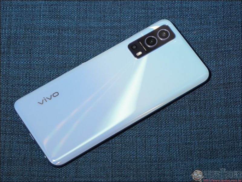 vivo Y52 5G 開箱動手玩｜4800 萬像素相機、5G 雙卡雙待、5000mAh 大電量超持久續航的生活影像玩家 - 電腦王阿達