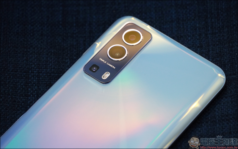 vivo Y52 5G 開箱動手玩｜4800 萬像素相機、5G 雙卡雙待、5000mAh 大電量超持久續航的生活影像玩家 - 電腦王阿達