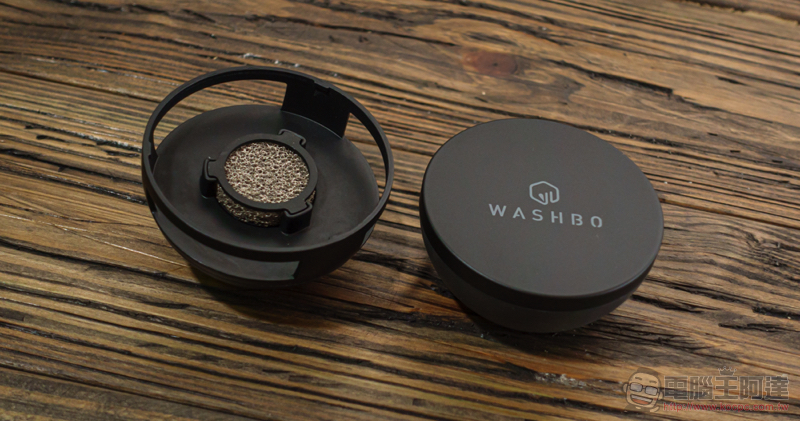 洗衣如何兼顧除菌除臭？WASHBO 洗衣球的 UV + TiO2 光觸媒幫你無腦輕鬆搞定！（開箱使用心得 / 評價 / 評測 / 動手玩） - 電腦王阿達