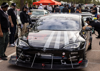 特斯拉 Model S Plaid 參加派克峰國際爬山賽，練習賽就快到輪胎沿路嘰嘰叫（更新：PPIHC 2021 挑戰成功！）