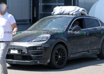 Porsche Macan EV 純電版本內裝諜照曝光！與 Taycan 有諸多相似設計，預計帶來更長的續航里程