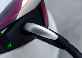 能源成本狂飆導致 Tesla 調漲歐洲超充價格，與燃油車能源價差大幅縮短…