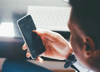 行之有年的 iPhone 電話接聽介面近期在網路上引起討論，簡直搞瘋用戶