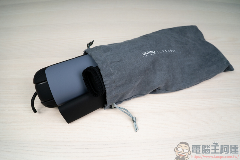 ONPRO UV-V1 Pro 二代 迷你手持無線吸塵器，小巧機身 5.2Kpa 大吸力 - 電腦王阿達