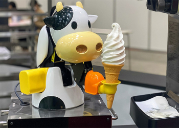 日本廠商推出無接觸蛋捲冰淇淋機器人，從接單到交付無須人工
