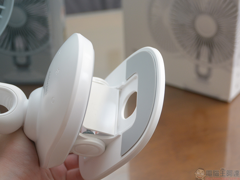 ONPRO UF-IFAN Pro 二代 USB-C 充電式無線小夜燈夾扇開箱，走到哪涼快跟到哪 - 電腦王阿達
