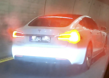 特斯拉 Autopilot 救了醉昏駕駛，引發 Elon Musk 爆料當初急推自動駕駛系統的原因