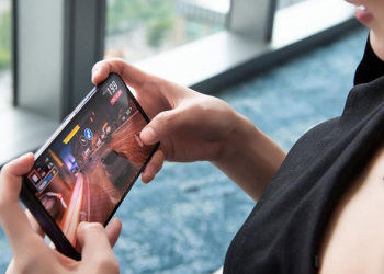 近期手機常強調的「螢幕更新率」與「觸控採樣率」是什麼？