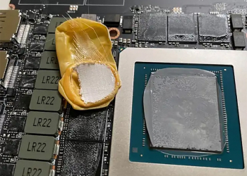 國外用戶發現 RTX3090 顯卡溫度高得異常，拆開後發現內含橡膠指套