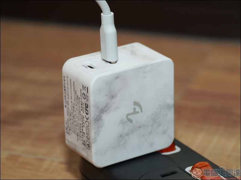 iPhone 13 快充必備！ Allite 系列與 UIBI 系列快速充電器開箱 - 電腦王阿達