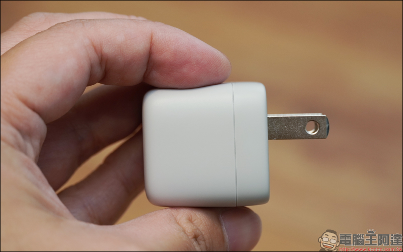 iPhone 13 快充必備！ Allite 系列與 UIBI 系列快速充電器開箱 - 電腦王阿達