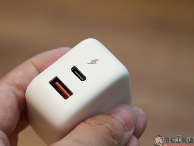iPhone 13 快充必備！ Allite 系列與 UIBI 系列快速充電器開箱 - 電腦王阿達