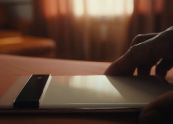 Google 釋出影片展示 Pixel 6 實機在真人手上的樣貌