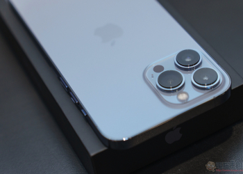 iPhone 13 Pro Max 開箱圖賞，用 imos 全機防護將天峰藍的滑順永留手心