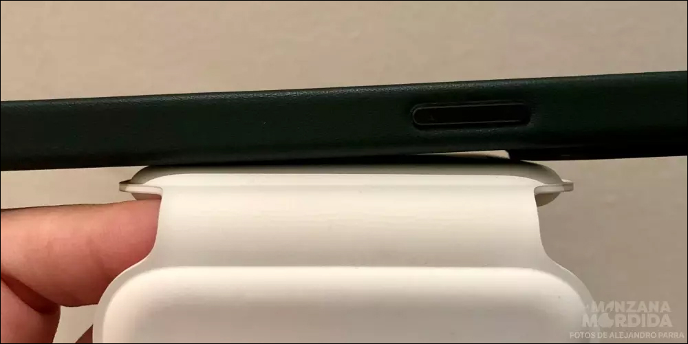 國外 YouTuber 進行 iPhone 13 Pro Max 電池壓力測試破紀錄，連續使用近 10 小時也沒問題！快充峰值可達 27W - 電腦王阿達