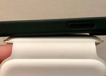 外媒發現 iPhone 13 Pro 更大的相機模組會導致 MagSafe 雙充電器出現安裝問題，雖然充電功能一切正常