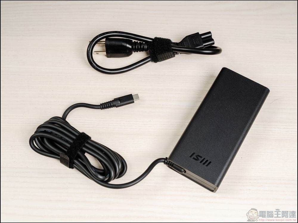 MSI Summit E16 Flip 開箱 (4)